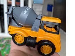 Palm-Sized Plastic Cement Mixer Toy Truck – Yellow Construction Vehicle